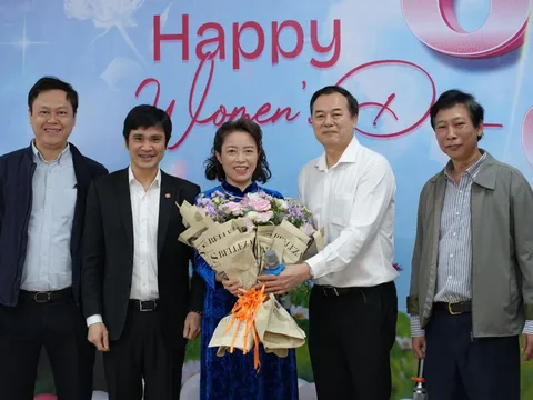 Khi những bông hoa kể câu chuyện tri ân